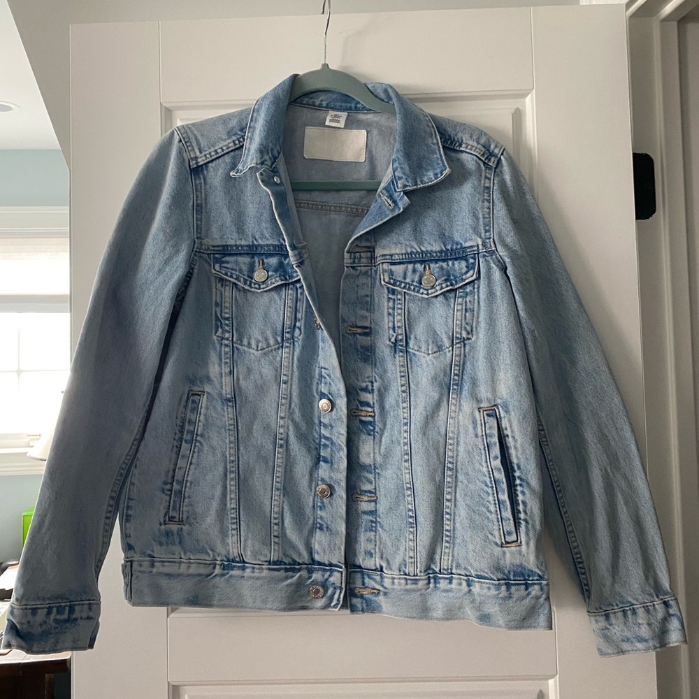 Lighter wash denim jean jacket